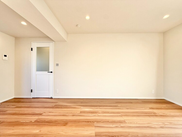 居間 落ち着いた雰囲気に包まれて、伸びやかな空間。