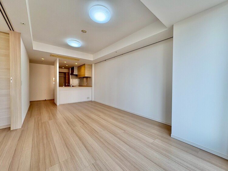 居間 落ち着いた雰囲気に包まれて、伸びやかな空間。