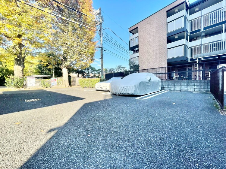 駐車場 駐車スペースが嬉しいですね。※空き状況は都度ご確認下さい。