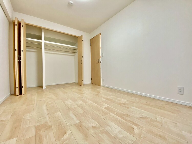 内装 【PRIVATE ROOM】◆快適◆な暮らしに不可欠な収納スペース。快適さとともに思い出も詰まっていく。