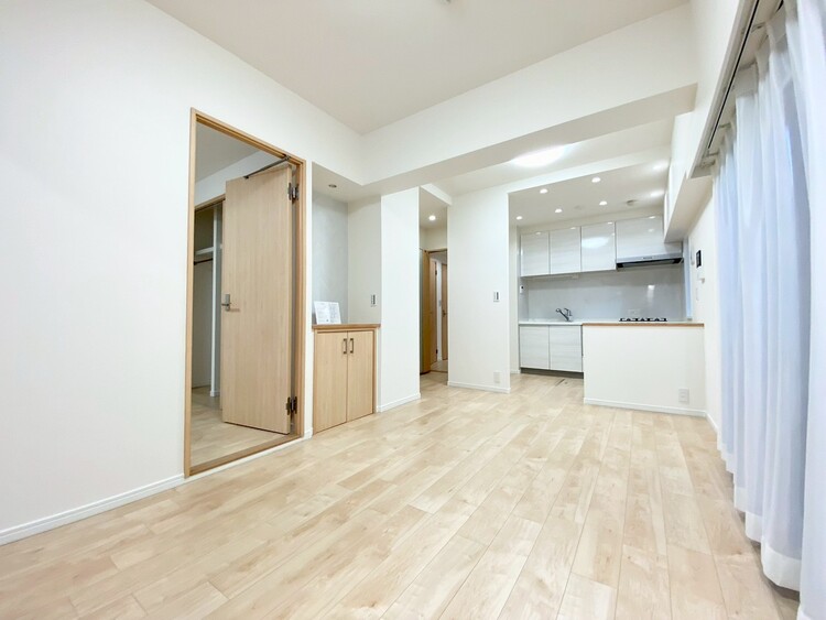 内装 【LIVING】◆眩い◆光が燦々と入り、家族の笑顔を照らす。「いつまでも続いて」と願う夢のような毎日がここにある。