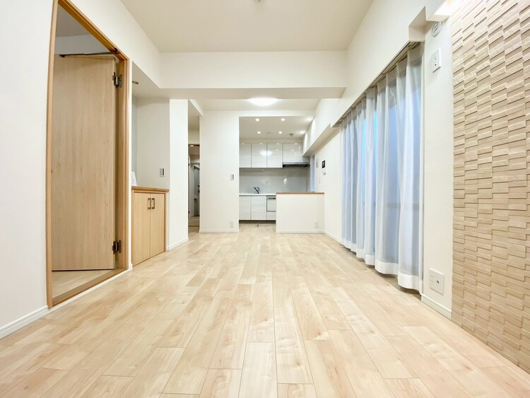 内装 【LIVING】◆陽光◆が差し込む。この開放的なLDKに家族の笑顔が集う。家族が一緒に過ごす空間は明るく、そして居心地よく。