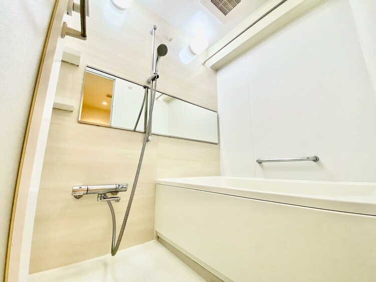 風呂 【BATHROOM】◆プライベートな空間◆simpleだからrelaxできるんです。こころもからだもキレイさっぱり。