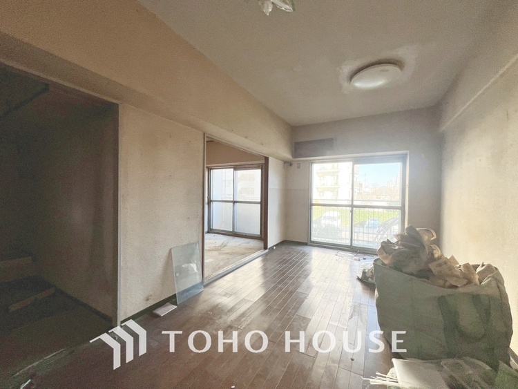 内装 在改装中◆属毛離裏◆子は父を手本とし、母に愛育されて成長する。家族の深い繋がり。いつまでも大切にしたい。