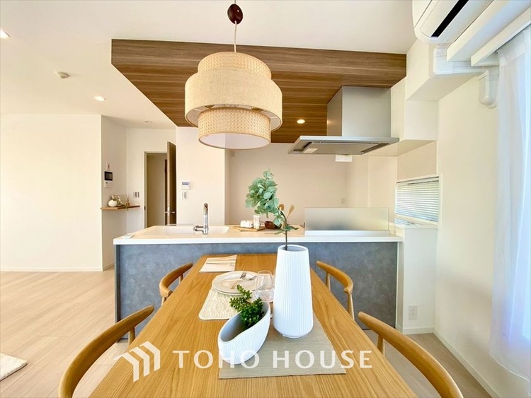 内装 【LIVING】◆住む喜び、楽しさ、感動◆を君と共有したい。いつまでもずっと家族を見渡せるこの広い空間で。