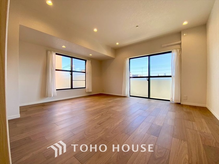 内装 【LIVING】◆煌びやか◆愛おしい家族との団欒の時間をより一層幸せなものに感じさせる煌びやかなLDK。輝かしい毎日が待っています。