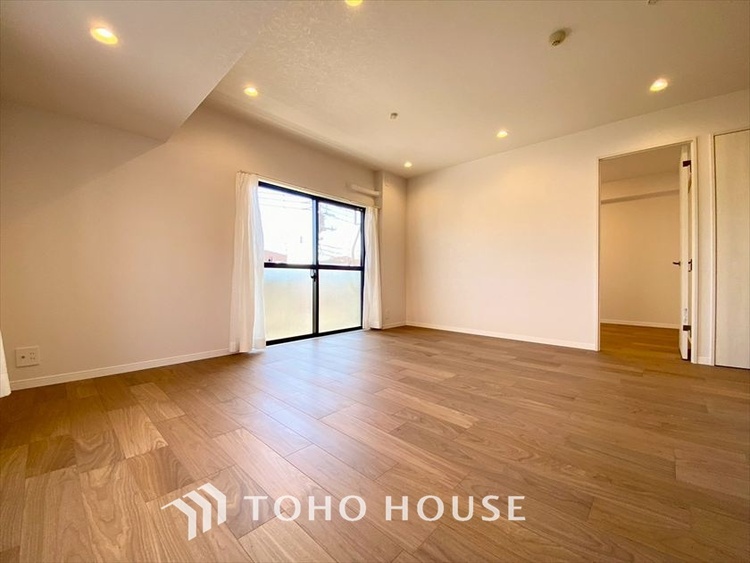 内装 【LIVING】◆眩い◆光が燦々と入り、家族の笑顔を照らす。「いつまでも続いて」と願う夢のような毎日がここにある。