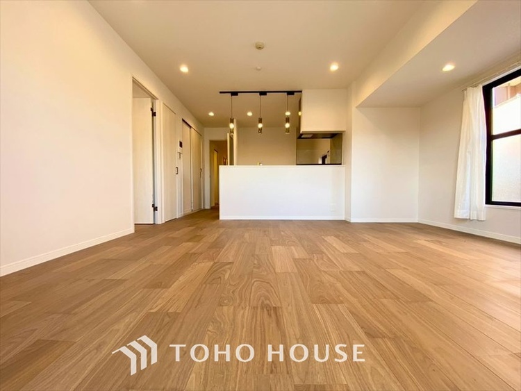 内装 【LIVING】◆住む喜び、楽しさ、感動◆を君と共有したい。いつまでもずっと家族を見渡せるこの広い空間で。