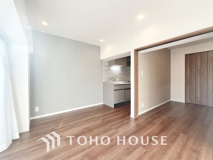 内装 【LIVING】◆扉を◆開くとこの景色。家族の”おかえり”の声が聞こえてきそう。