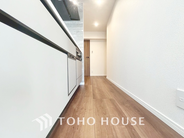 キッチン 【KITCHEN】◆ワクワク◆開放的で機能性も高いシステムキッチン。お子様は毎日のご飯にワクワク！