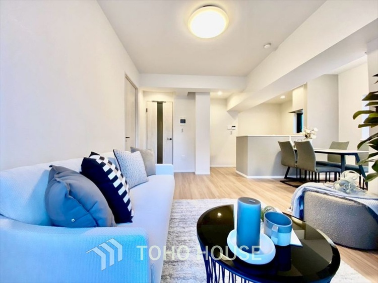 内装 【LIVING】◆住む喜び、楽しさ、感動◆を君と共有したい。いつまでもずっと家族を見渡せるこの広い空間で。