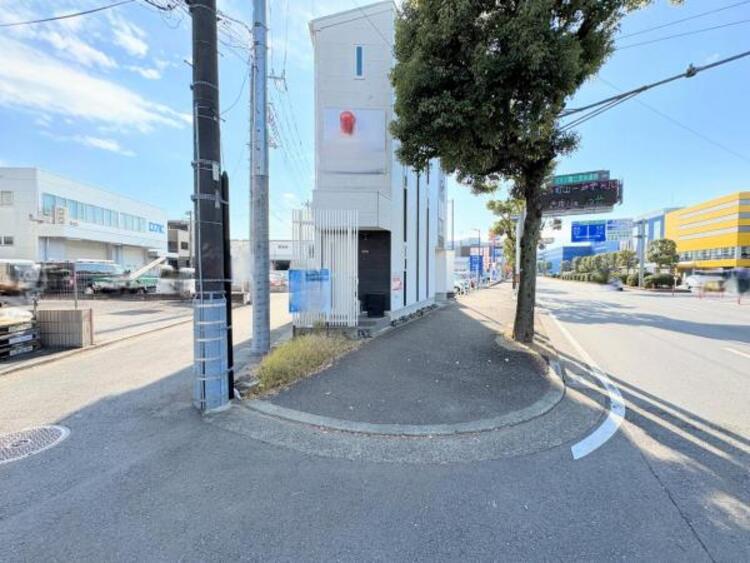 外観 ●〇住むほどに深まる愛着、使い込むほどに馴染む風合いを大切にしていただけるデザインに。周辺の利便性や豊かな住環境など立地面でも魅力が多く、今も、これからもずっとここで生活したい。そう思える住宅です〇● 