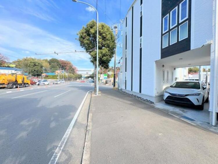 外観 ●〇光と風が行わたる開放感あふれる邸宅　春には気持ちの良いそよ風、冬には朝の暖かな光　季節の移り変わりを感じる暮らしを実現。四季の移ろいを感じる事ができる住宅は生活に潤いを与え、豊かな心を育みます〇● 