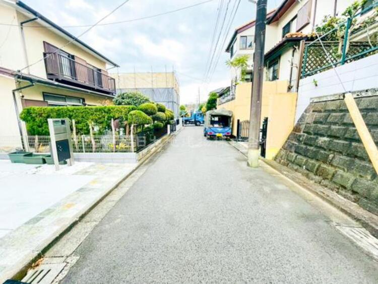 外観 徒歩はもちろんベビーカーや自転車でも安心な道のりです。お車の出し入れが苦手な方も安心できます