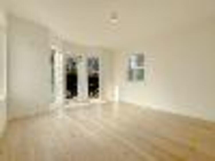 居間 リビングにあふれる採光と心地よい風のつどう調和された空間！！生活を彩る充実した日々が過ごせそうです。家族の滞在期間が長くなることを予測して、設計士が思いと工夫をこらした自慢のリビングダイニング！！！