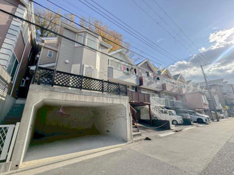 外観 毎日のお散歩も楽しく緑に恵まれた静かな住環境となります！！！伸び伸びスローライフを叶えてくれる物件！自然豊富な季節の移ろいを身近に感じられる環境は空間に彩りを添えておしゃれな住空間を作り上げます！