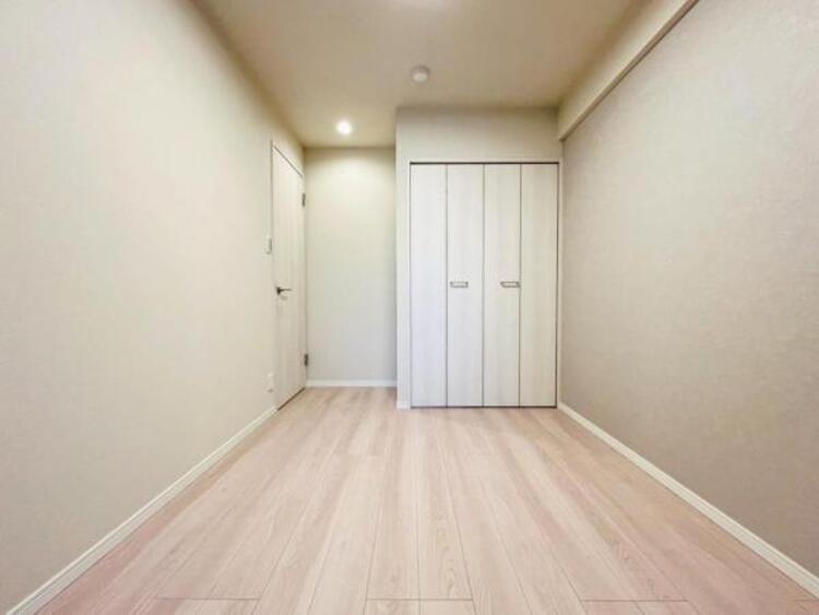 内装 自分の時間を充実させながら心豊かにできるプライベート空間！！穏やかな寛ぎを届ける仕様のゆとりある居室。個室のお部屋が欲しいという要望に応える設計で、過ごす時間が長くてもゆったり落ち着いて過ごせそう！！ 