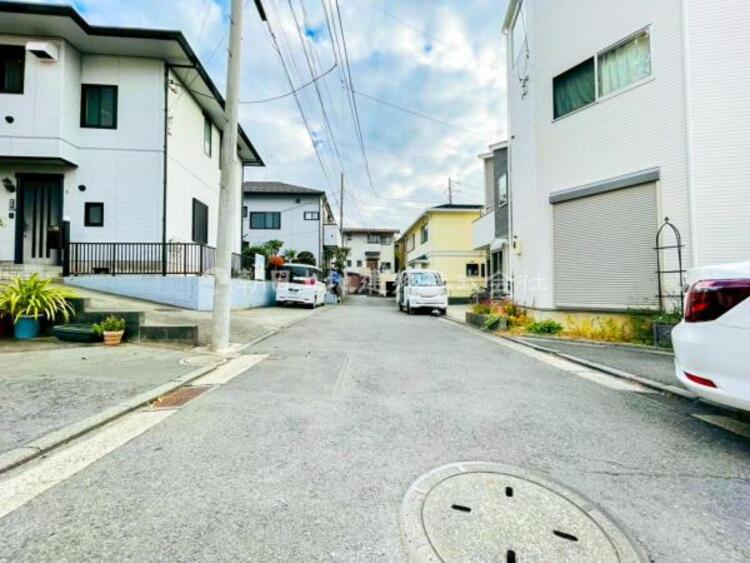 外観 【外観】徒歩はもちろんベビーカーや自転車でも安心な道のりです。お車の出し入れが苦手な方も安心できます 