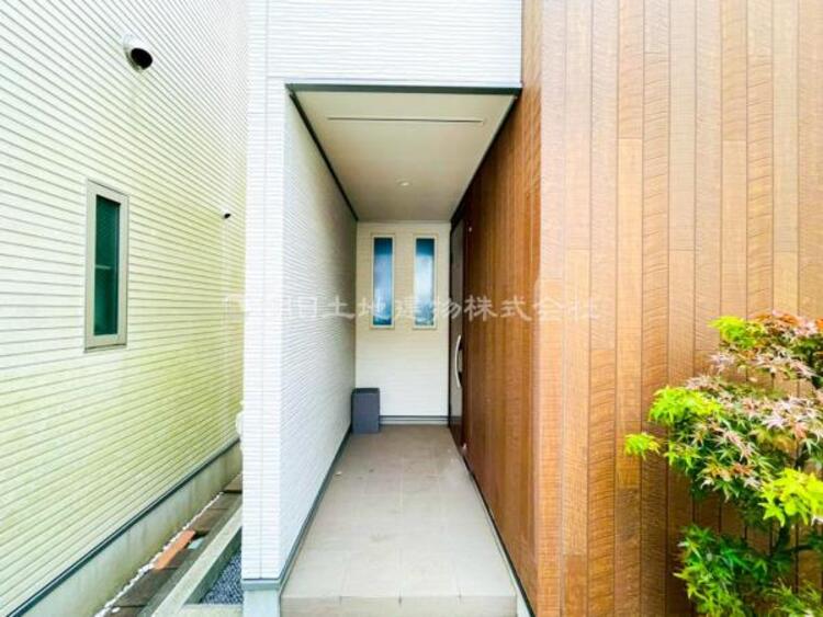 外観 【外観】周辺環境とのコラボレーションにより明るく開放的な空間！落ち着いたお洒落な外観で機能的な生活！ 