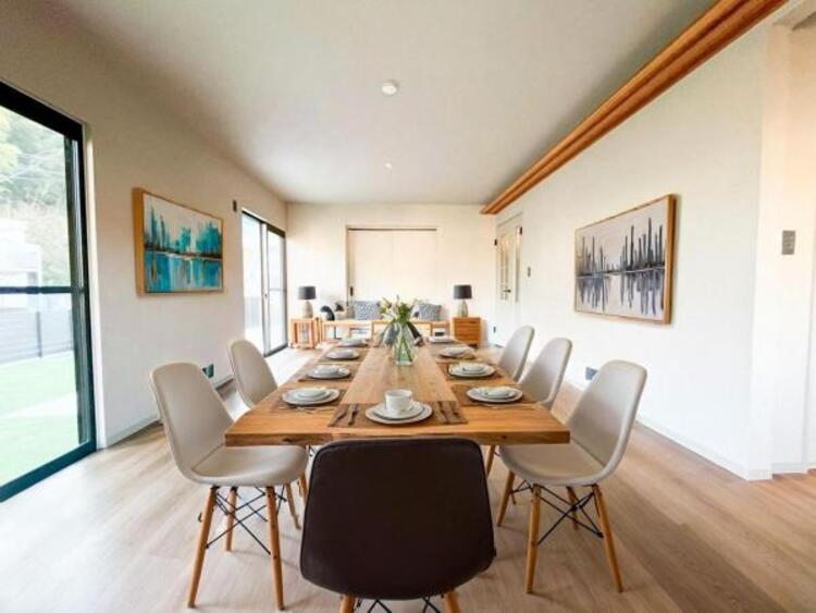 居間 本画像はCGで作成しており、実際に現地に家具は置かれておりません。また、価格に家具は含まれておりません。