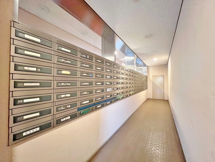 駐車場 郵便物を受け取るための郵便受けも、きちんと管理されています。