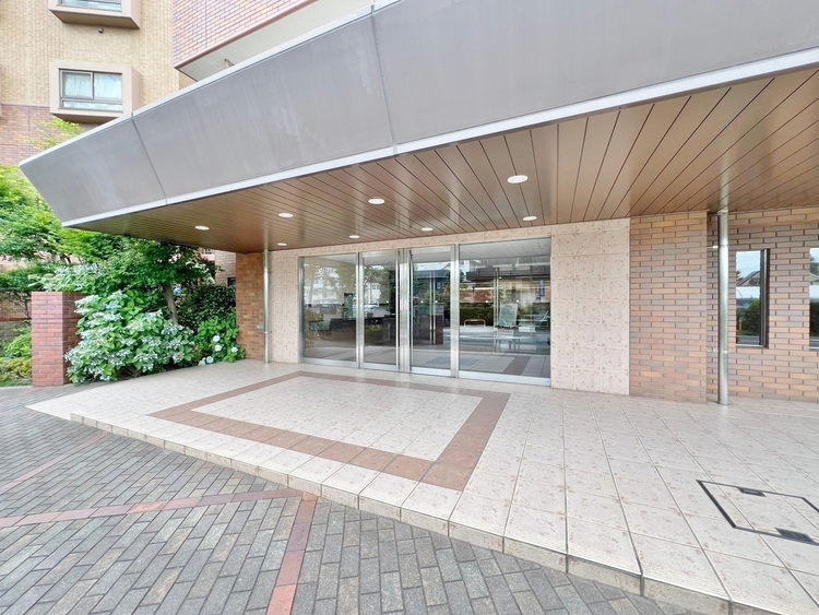 エントランス 外と内をつなぐエントランスは、まさに顔となる場所。