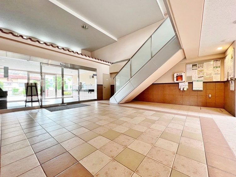 エントランス エントランス内部は、管理が行き届き清潔な共有スペースとなっています。