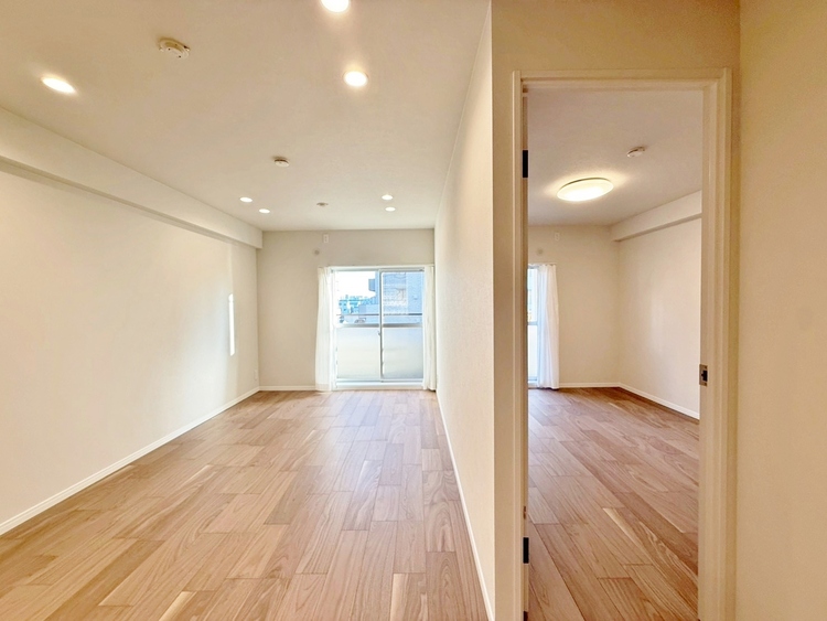 居間 飾り過ぎないシンプルな内装と偏り過ぎないデザインで統一しました。