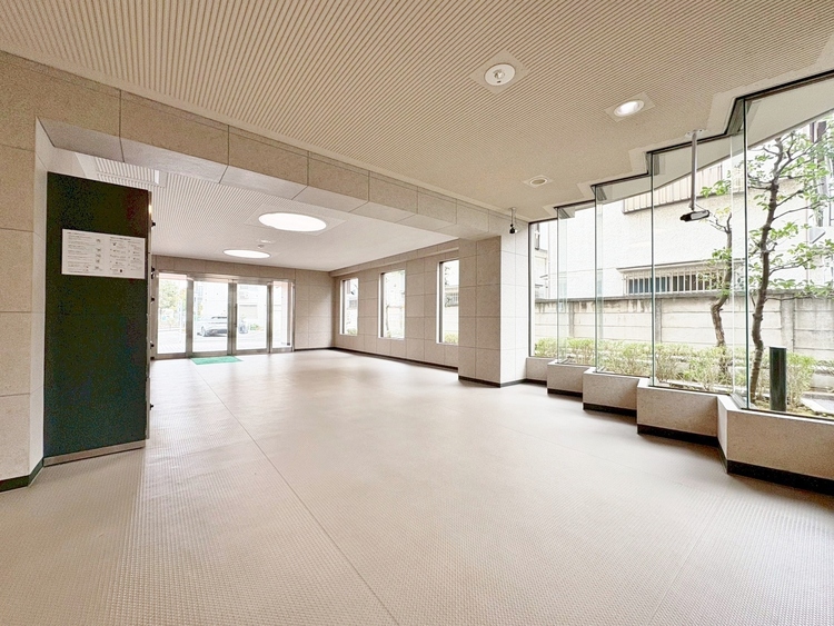 エントランス エントランス内部は、管理が行き届き清潔な共有スペースとなっています。