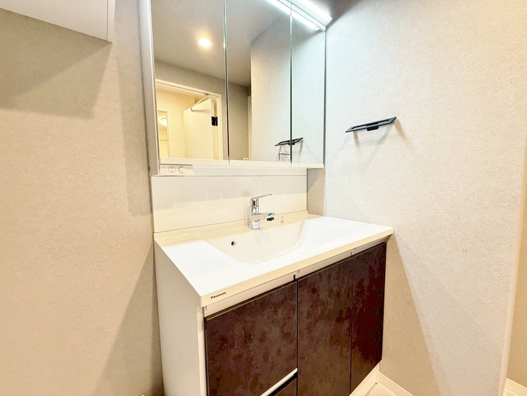 洗面 何かと物が増える場所だからこそ、スッキリと見映えの良い空間に。