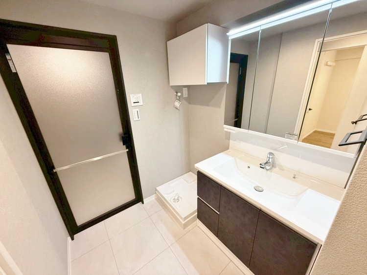 洗面 清潔感と心地よさを重視した、上質感漂うパウダールーム。