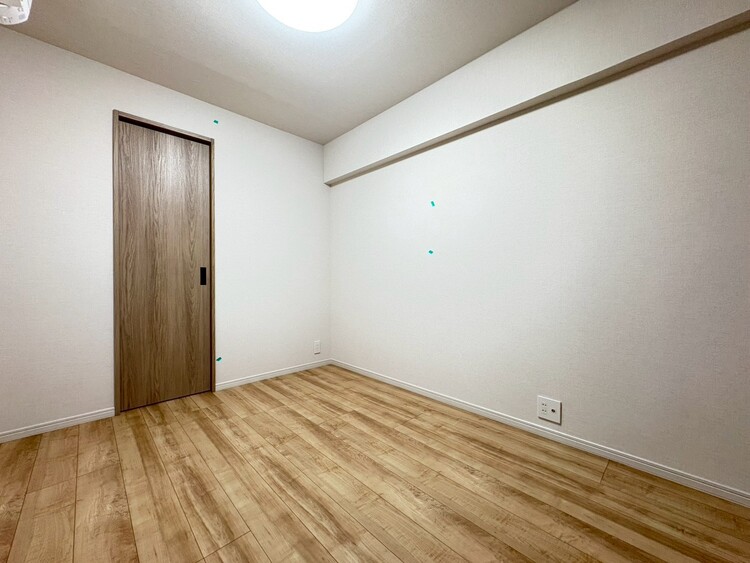 寝室 ベッドも十分に設置するスペースがあります。