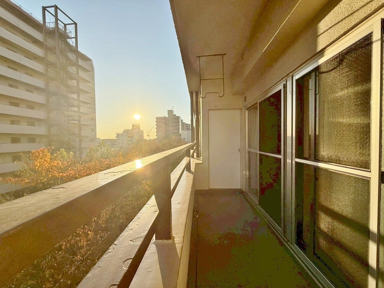 バルコニー 暮らしの中で、光と風を演出してくれるバルコニー。