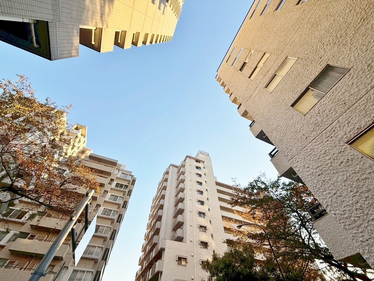 バルコニー 窓を開けると広がる青空。心をリフレッシュして日々を過ごしていきましょう。