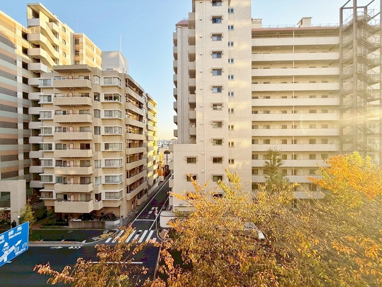 バルコニー 頬をなでる、優しい風を感じることが出来ます。