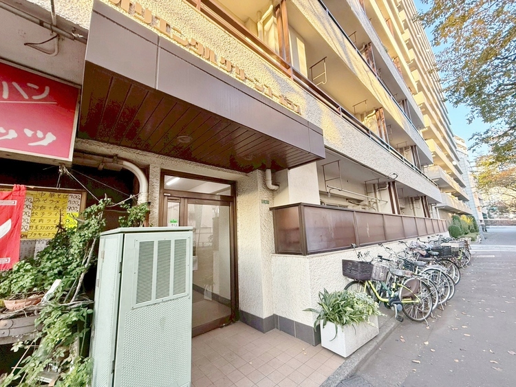 エントランス 外と内をつなぐエントランスは、まさに顔となる場所。