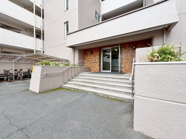 エントランス 外と内をつなぐエントランスは、まさに顔となる場所。