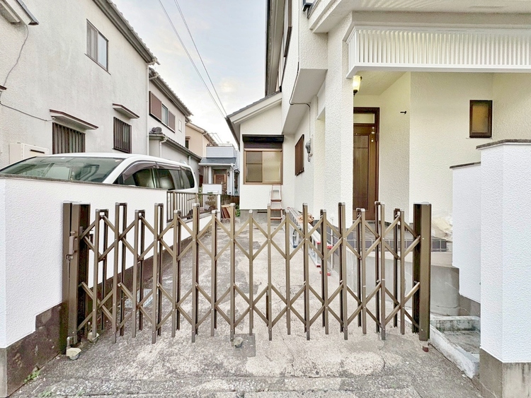 駐車場 本物件の駐車スペースです。車種制限のある場合もございますので、お気軽にお問い合わせくださいませ。