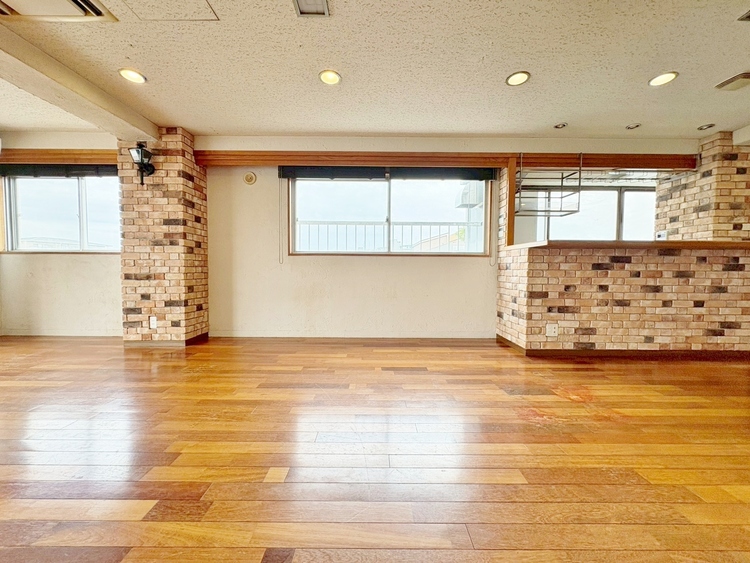 居間 飾り過ぎないシンプルな内装と偏り過ぎないデザインで統一しました。