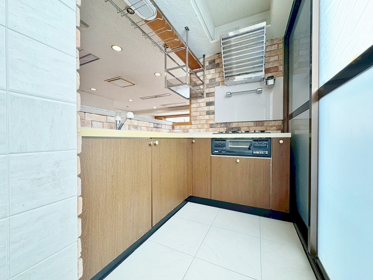 キッチン スマートな意匠と充実の機能を備えたキッチンが、暮らしにおいしい彩りを添えます。