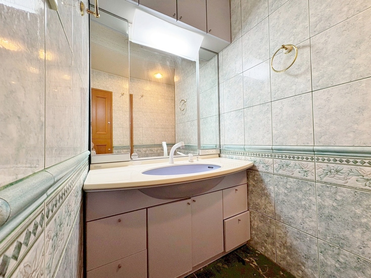 洗面 何かと物が増える場所だからこそ、スッキリと見映えの良い空間に。