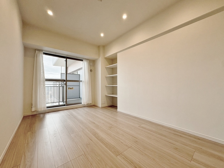 寝室 ベッドも十分に設置するスペースがあります。