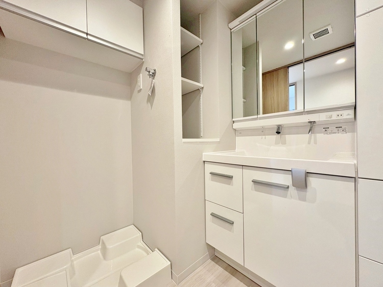 洗面 何かと物が増える場所だからこそ、スッキリと見映えの良い空間に。