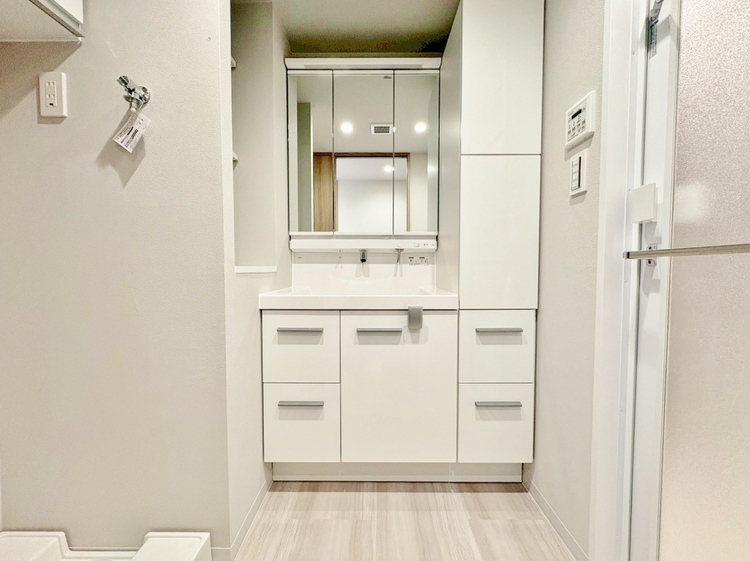 洗面 清潔感と心地よさを重視した、上質感漂うパウダールーム。