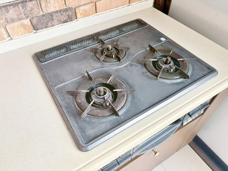 設備 ３口コンロで、お料理の効率もアップ。使い勝手の良さを考えました。