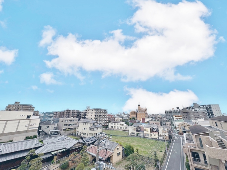 バルコニー 頬をなでる、優しい風を感じることが出来ます。