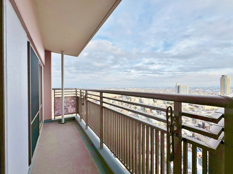 バルコニー 暮らしの中で、光と風を演出してくれるバルコニー。