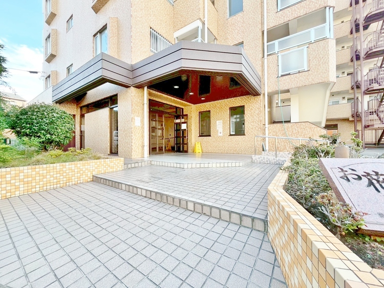 エントランス 外と内をつなぐエントランスは、まさに顔となる場所。