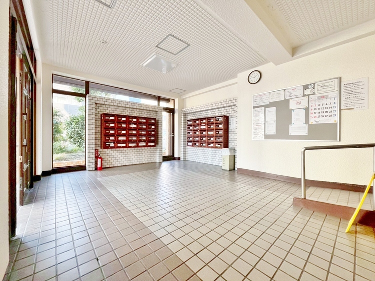 エントランス エントランス内部は、管理が行き届き清潔な共有スペースとなっています。