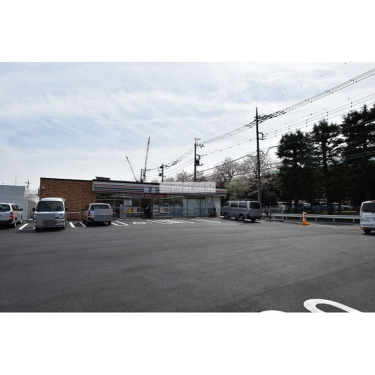 周辺 セブンイレブン川越南大塚北店(約550m)